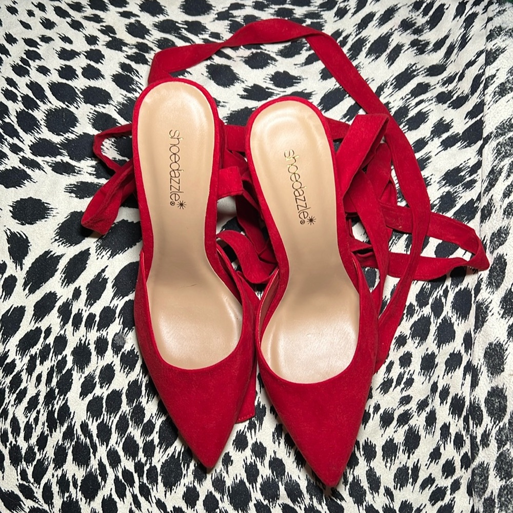 Shoedazzle red heels w/ fabric ties